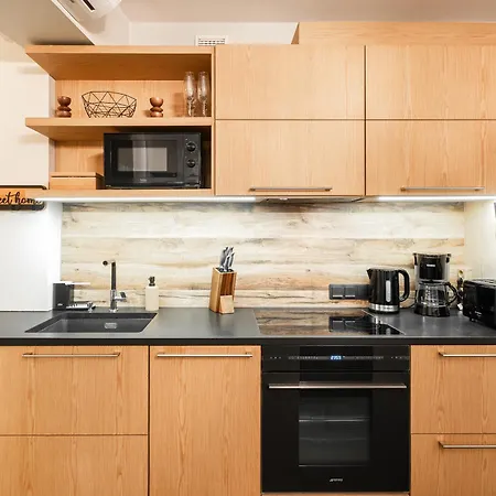 Airhome - Royal Family * Tallinn