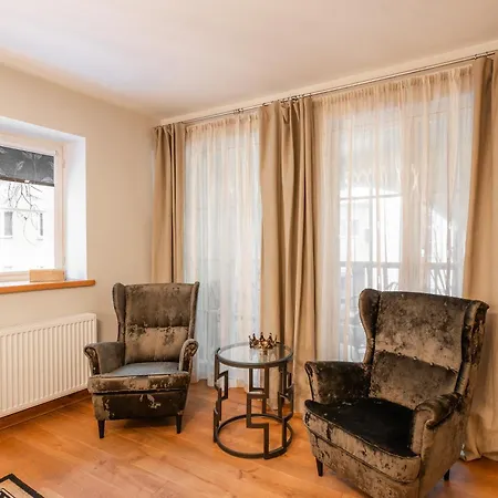 Airhome - Royal Family Apartman *