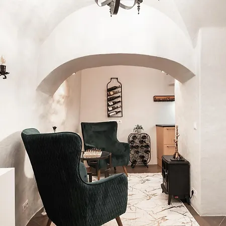 Airhome - Royal Family Apartmán