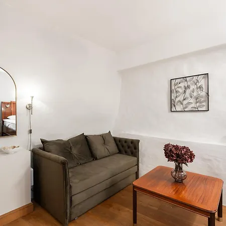 Airhome - Royal Family