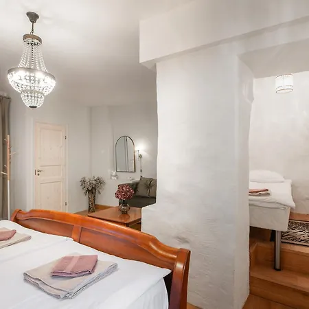 Airhome - Royal Family *