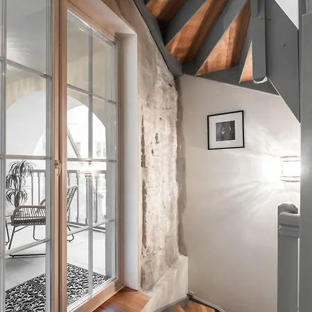 Airhome - Royal Family Apartmán