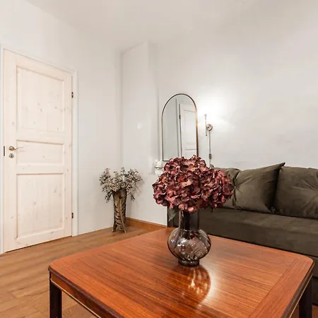 Airhome - Royal Family Tallinn