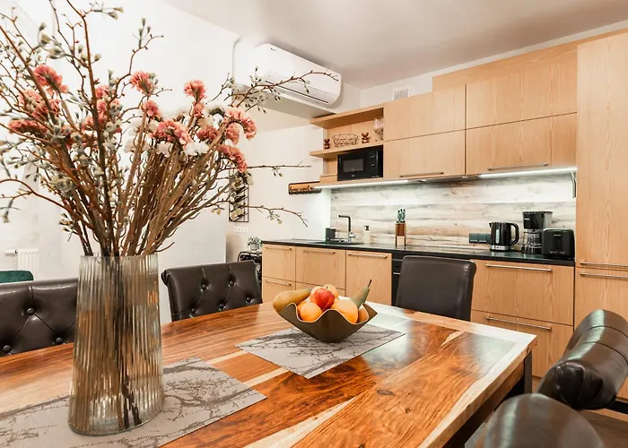 Airhome - Royal Family 塔林