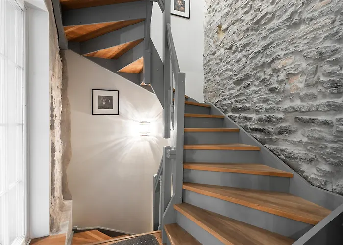 Airhome - Royal Family アパート