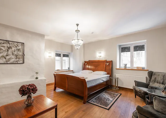 Airhome - Royal Family Апартаменты Таллин