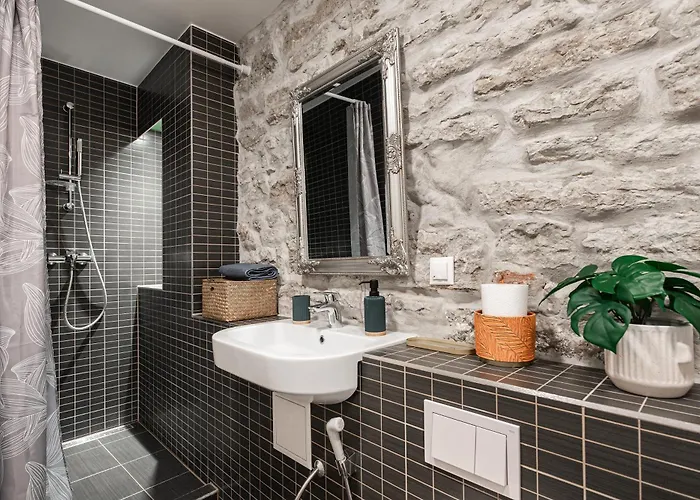 Airhome - Royal Family タリン