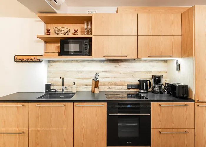 Airhome - Royal Family * タリン