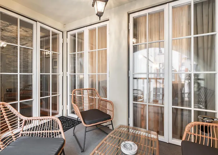 Airhome - Royal Family