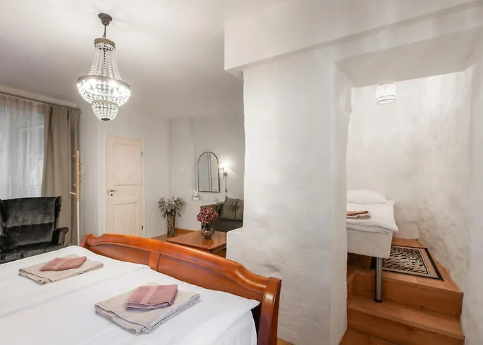 Airhome - Royal Family *