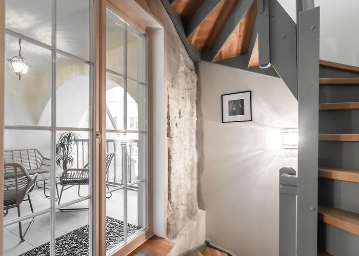 Airhome - Royal Family アパート