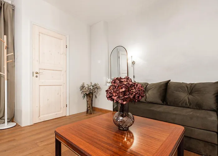 Airhome - Royal Family タリン