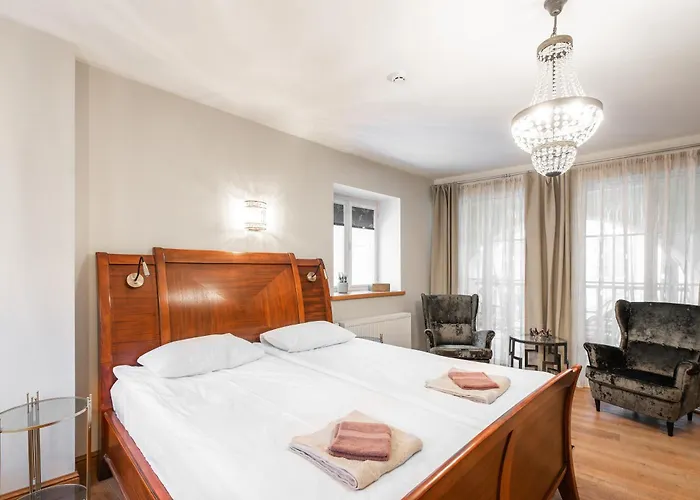 Airhome - Royal Family * タリン