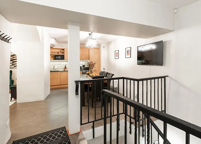 Airhome - Royal Family *