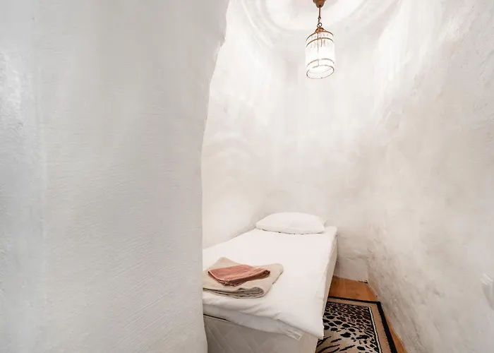 Airhome - Royal Family Таллин