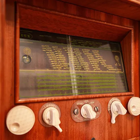 Airhome - Royal Family 塔林