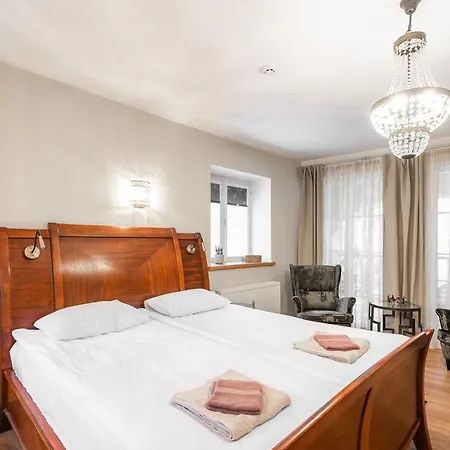 Airhome - Royal Family * 塔林