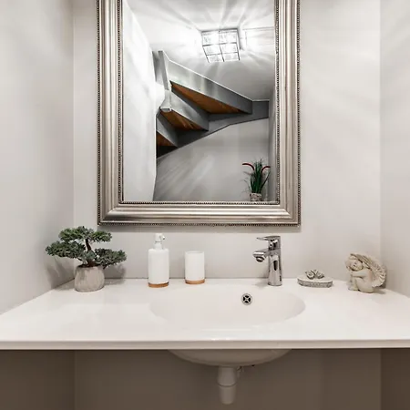 Airhome - Royal Family 公寓 *