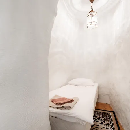 Airhome - Royal Family 塔林